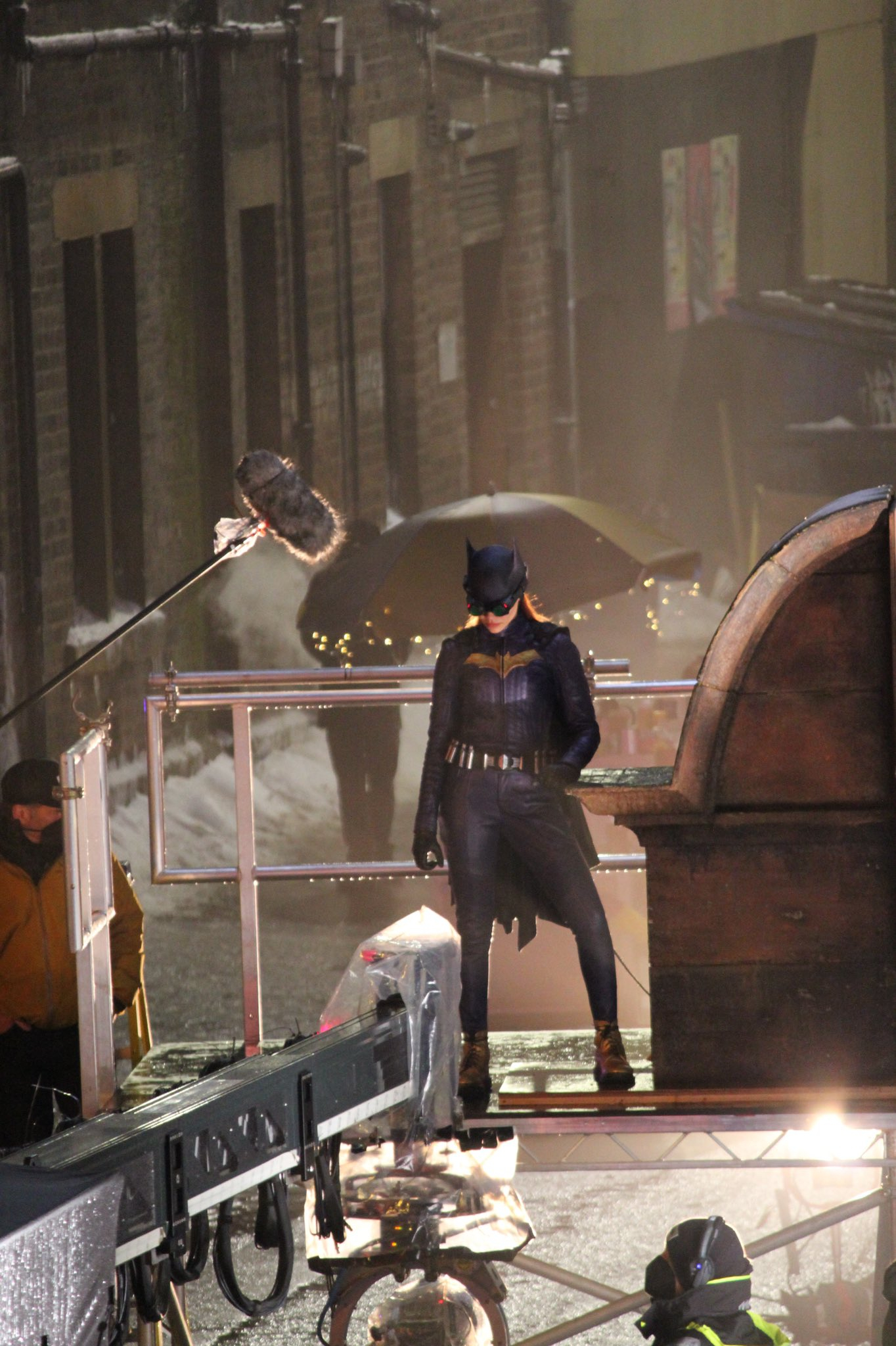 新的DC电影《蝙蝠女》怎么样，新的摄影棚照片蝙蝠女郎？