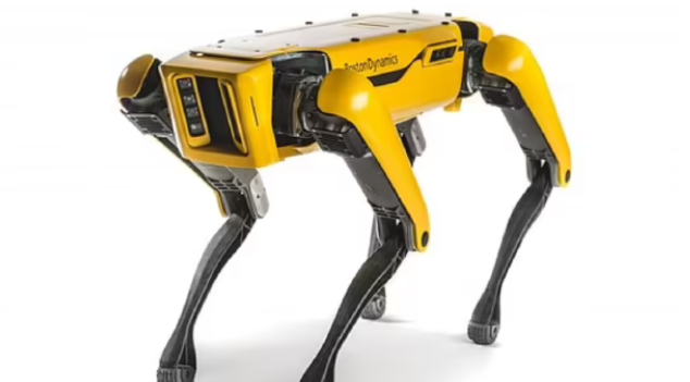 波士顿动力机器狗将加入纽约消防局。刚被警方开除一年。