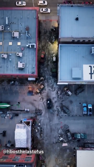 《最后的生还者》真人剧片场航拍视频 还原<a href=