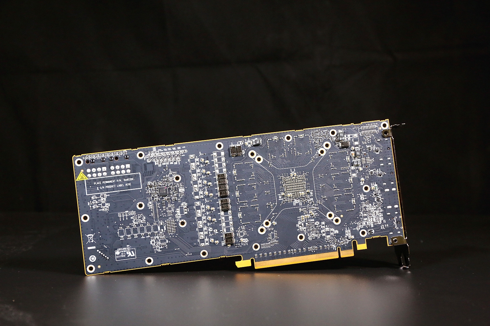 央视：显卡价格还有溢价，未来有降价空间。