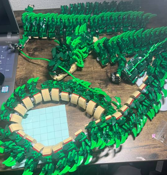 玩家打造《龙珠》主题巨大神龙乐高版 全长超过2米