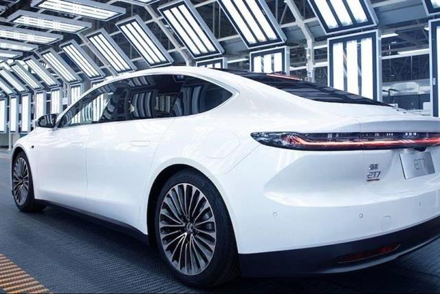 业内人士：2022年我国新能源汽车普及率有望超过15%。