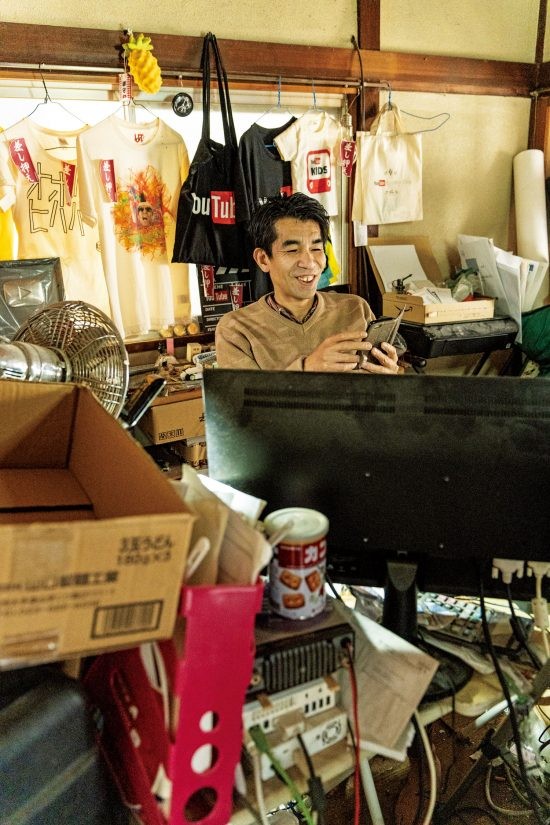 非网红主播之路 岛国51岁大叔坚持直播10年粉丝10万