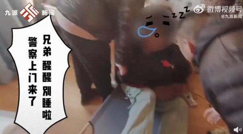 嫌犯加班拍摄制作淫秽视频太累 民警喊3分钟才醒