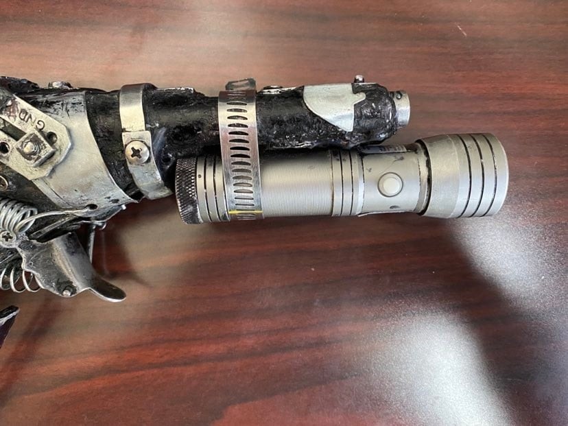 美国毒贩自制《辐射》风格手枪 警察都惊呆了