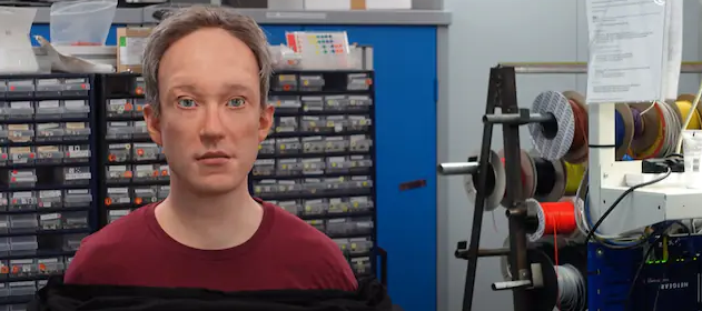 未来的主播可能不是人类，网络名人英格兰会和同一个机器人一起表演。