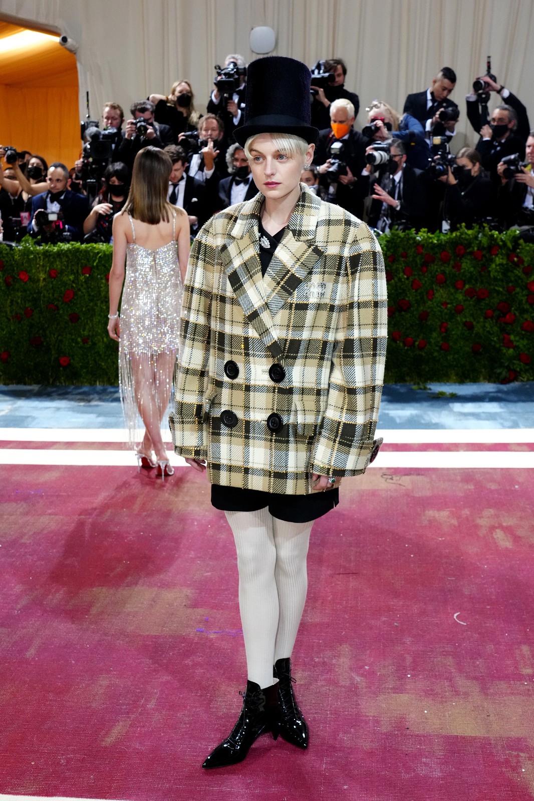 众星云集！马斯克、谷爱凌亮相“时尚奥斯卡”红毯