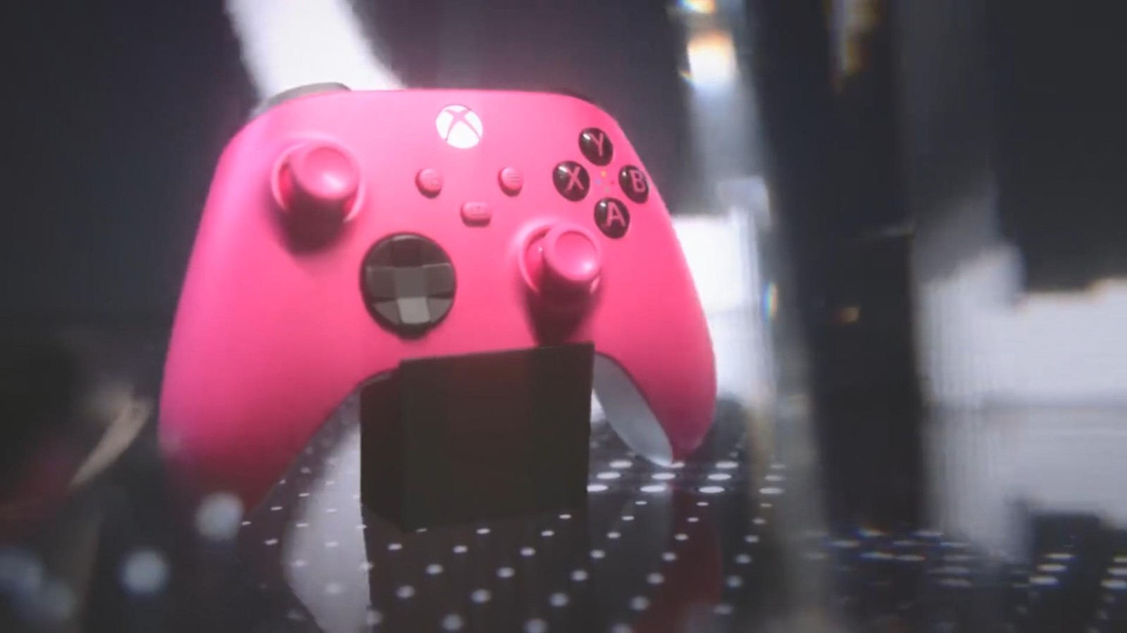 Xbox深粉手柄新宣传片售价64.99美元。