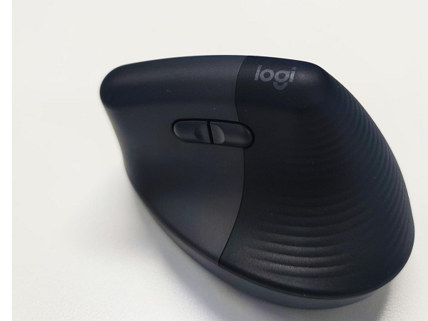 罗技Lift人体工学垂直鼠标测评：人体工学+流畅功能，舒适办公之选