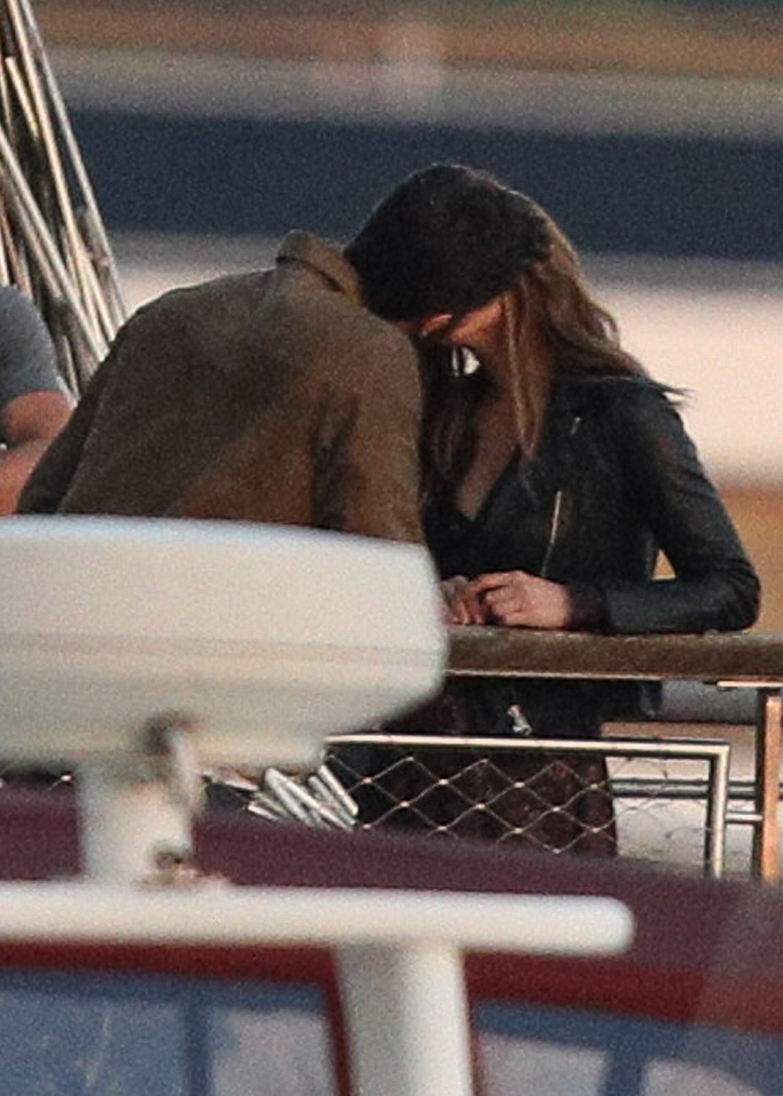 美队新片《Ghosted》视频 与女主甜蜜接吻