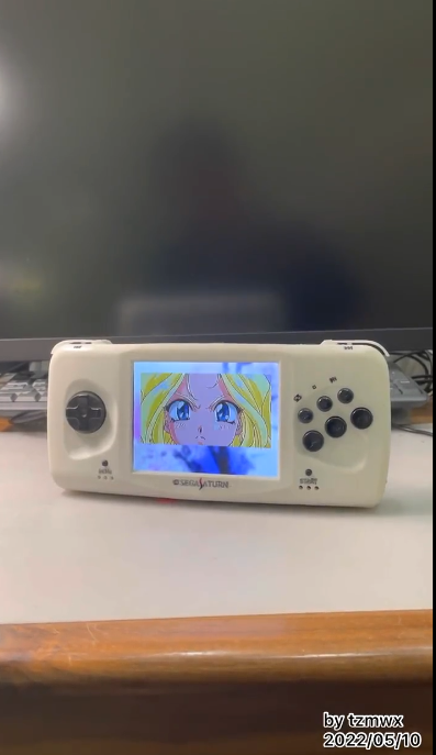 技术高玩演示自制世嘉土星掌机版 情怀直接兑现