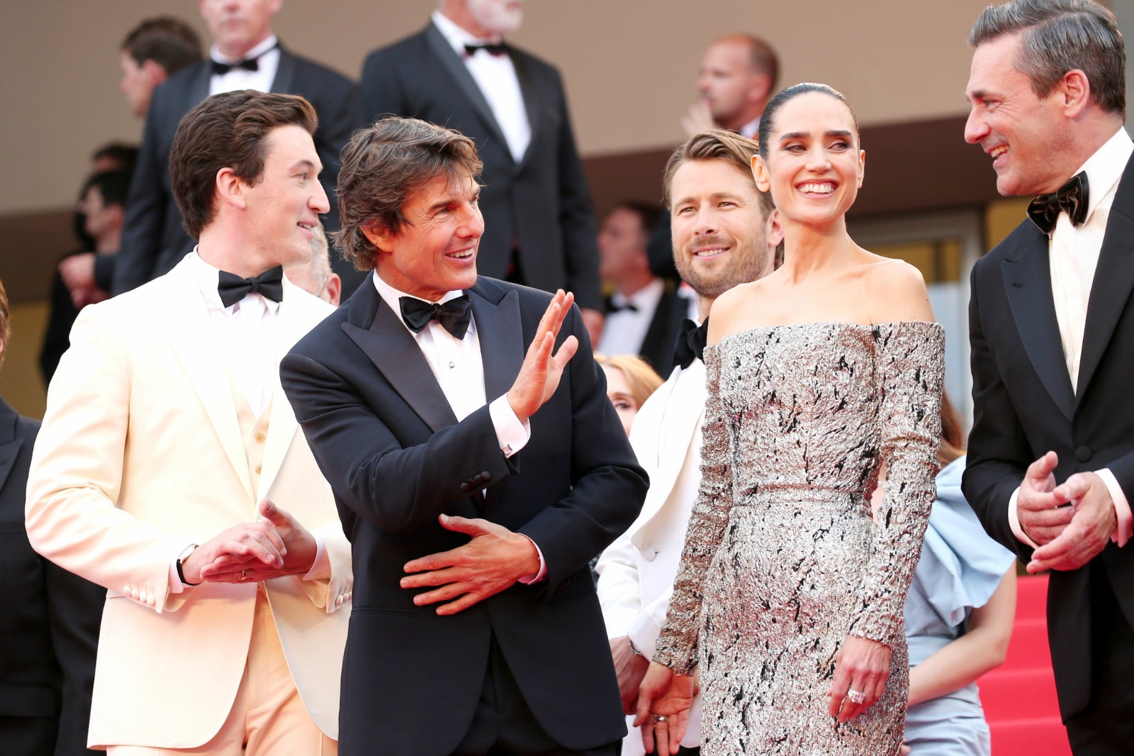 《壮志凌云2》戛纳首映礼图赏 阿汤哥帅气亮相