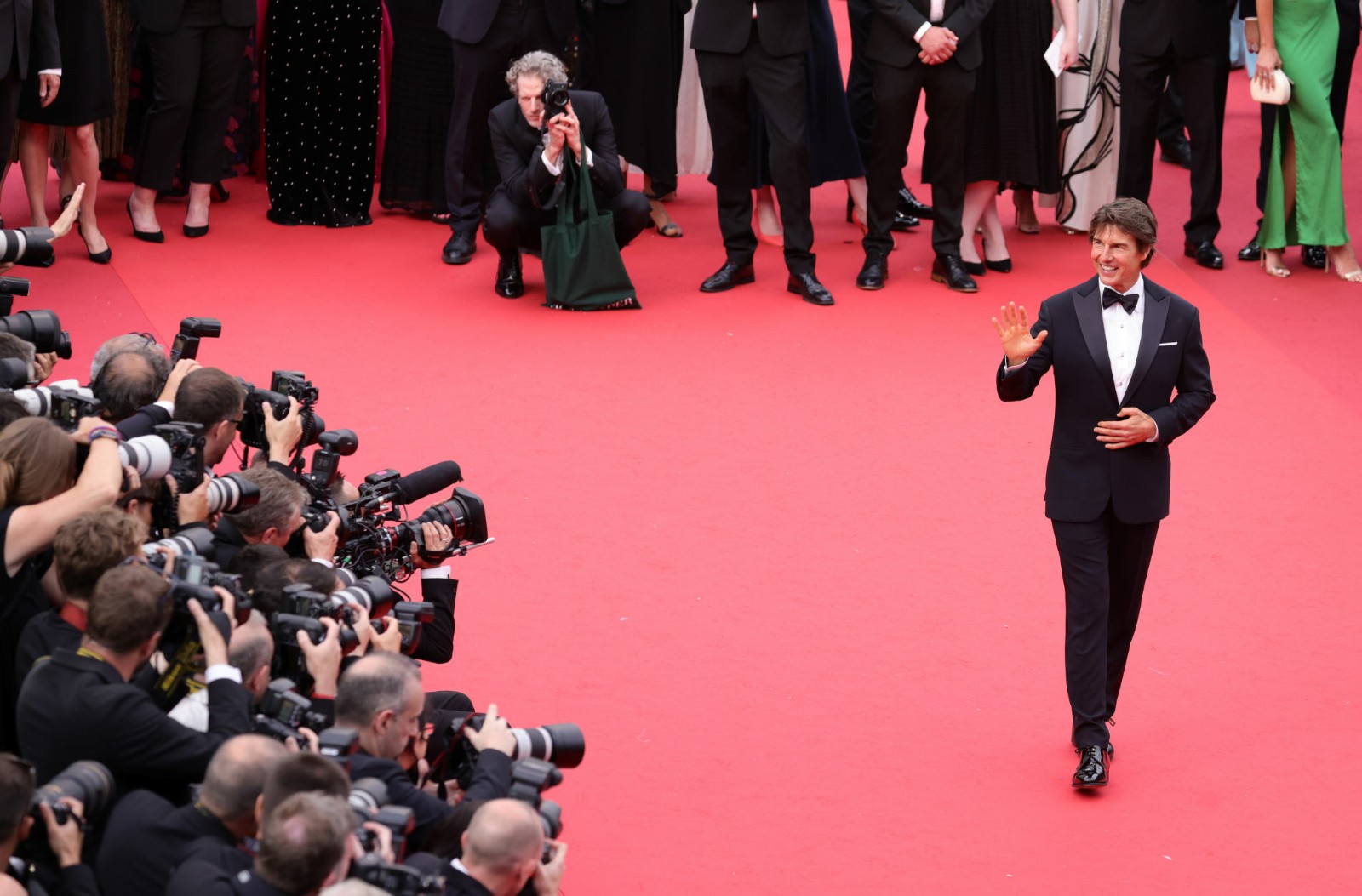 《壮志凌云2》戛纳首映礼图赏 阿汤哥帅气亮相