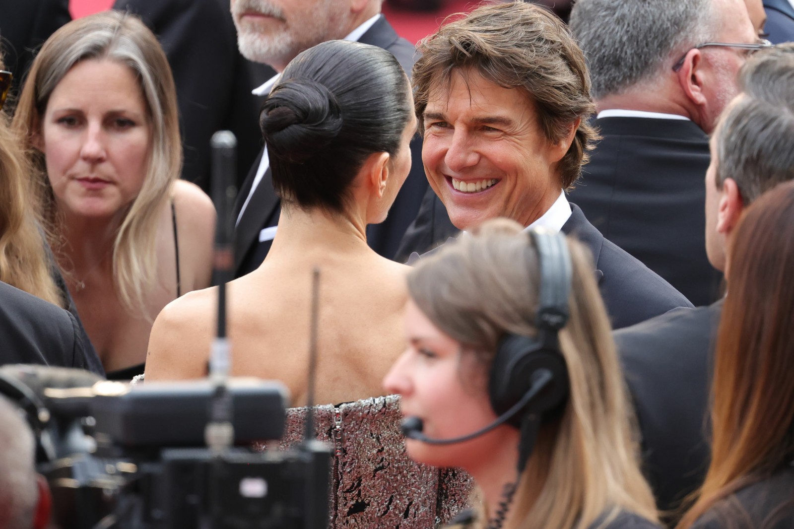 《壮志凌云2》戛纳首映礼图赏 阿汤哥帅气亮相