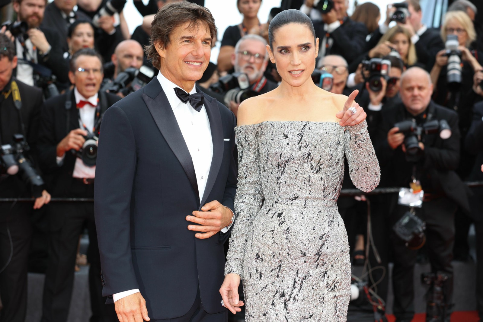 《壮志凌云2》戛纳首映礼图赏 阿汤哥帅气亮相