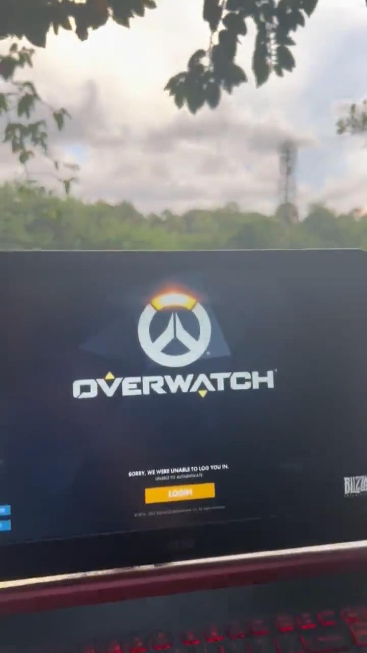 玩家将电脑扔进湖里 以戒掉玩《守望先锋》上瘾症