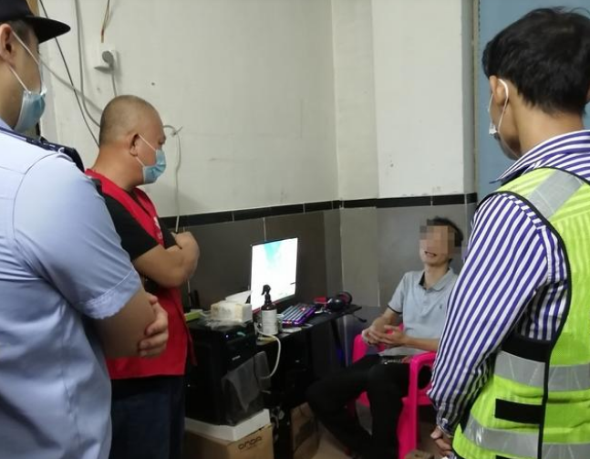 男子沉迷<a href=