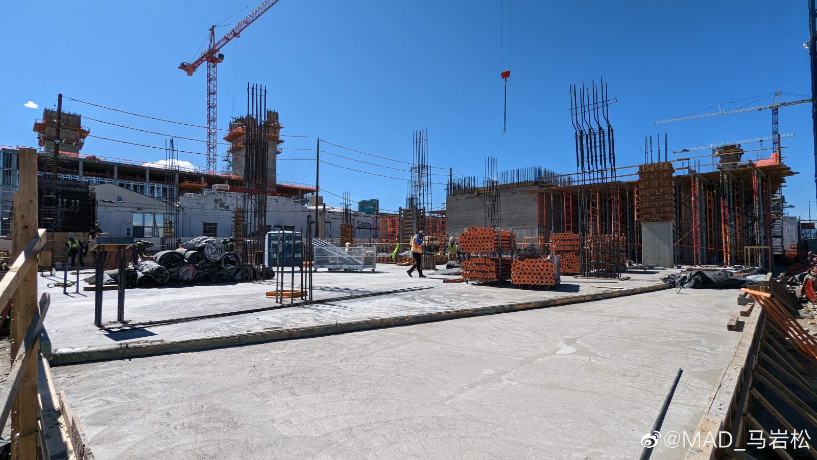 很特别！国内设计师在美国丹佛打造“垂直峡谷”