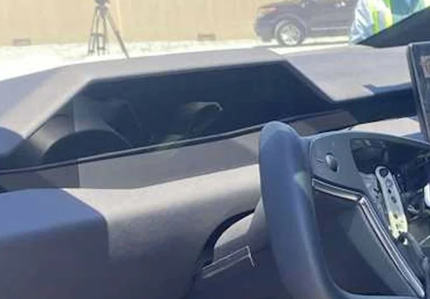 特斯拉电动皮卡内饰曝光 马斯克赞其为迄今最好产品