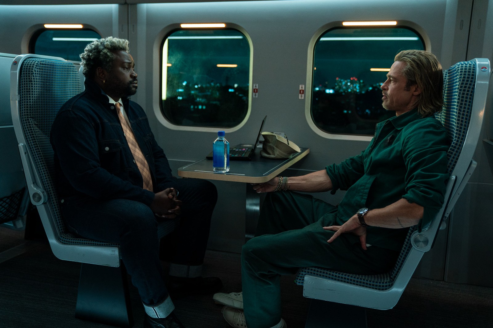 皮特新片《杀手疾风号》曝“杀出好运”预告