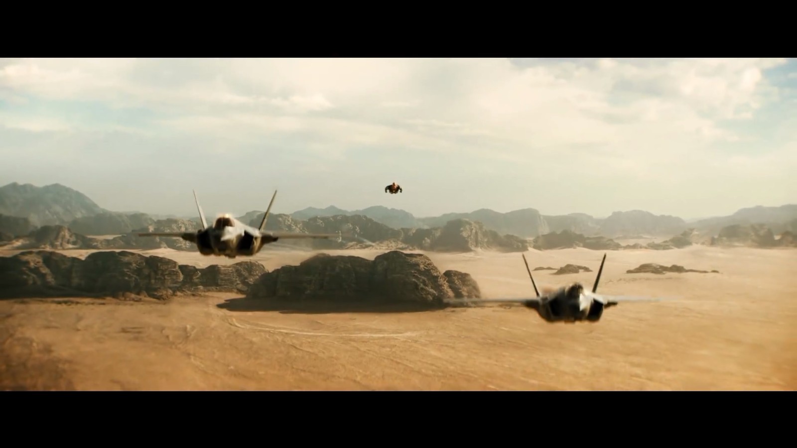 《黑亚当》首曝正式预告 巨石强森战力惊人