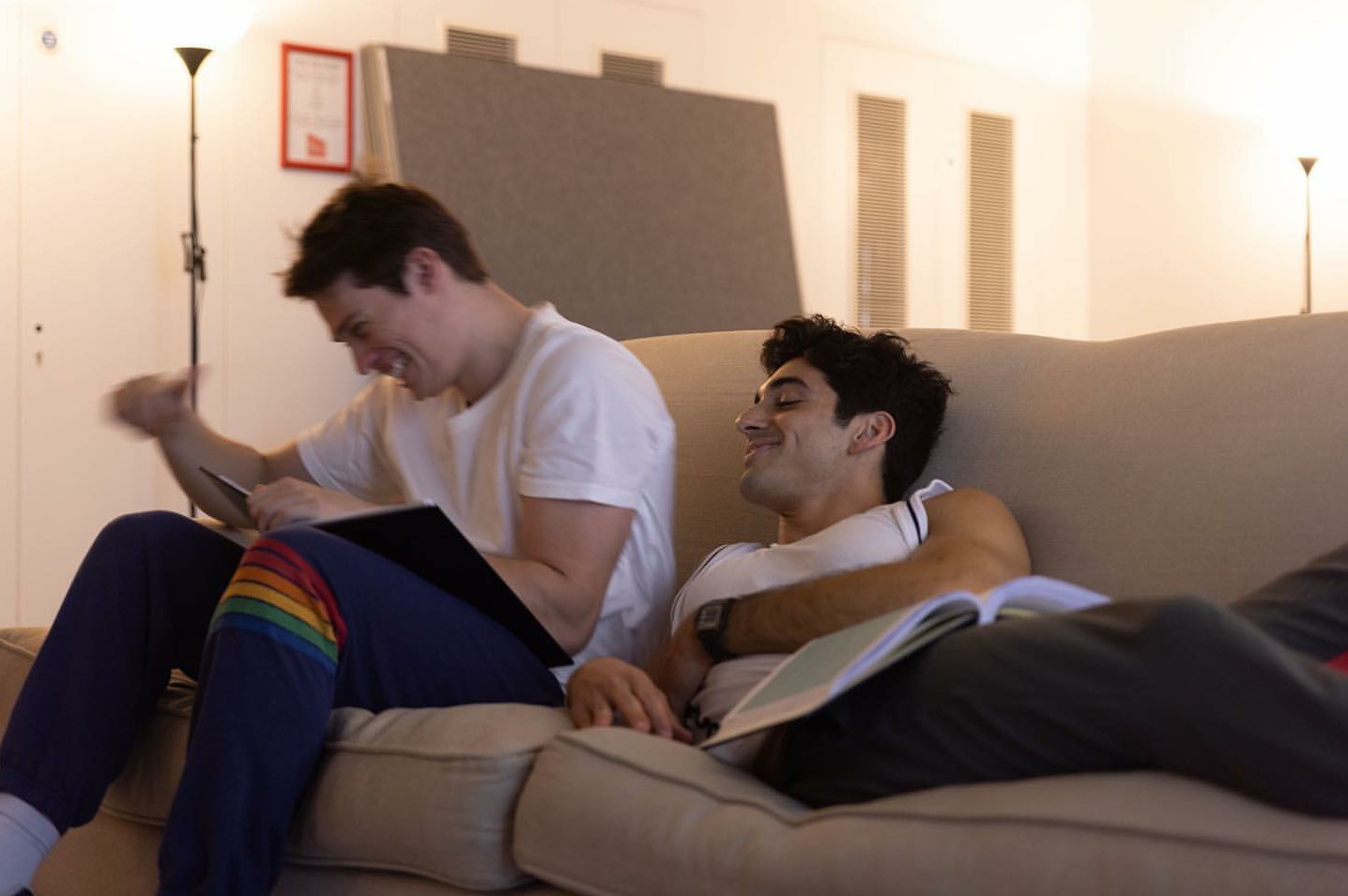 同性爱情电影《星条红与皇室蓝》曝光片场照