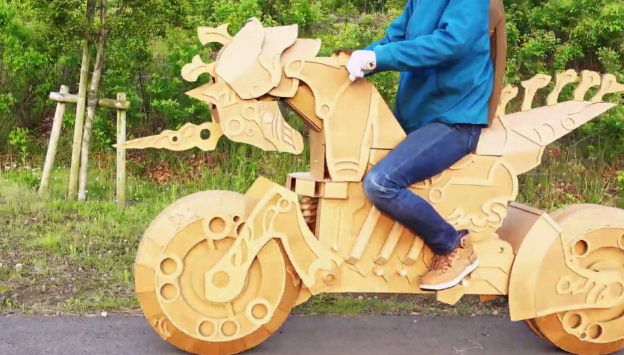 高玩展示全纸壳制塞尔达零式摩托 酷炫还原还可骑乘