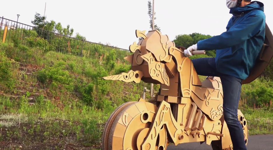 高玩展示全纸壳制塞尔达零式摩托 酷炫还原还可骑乘