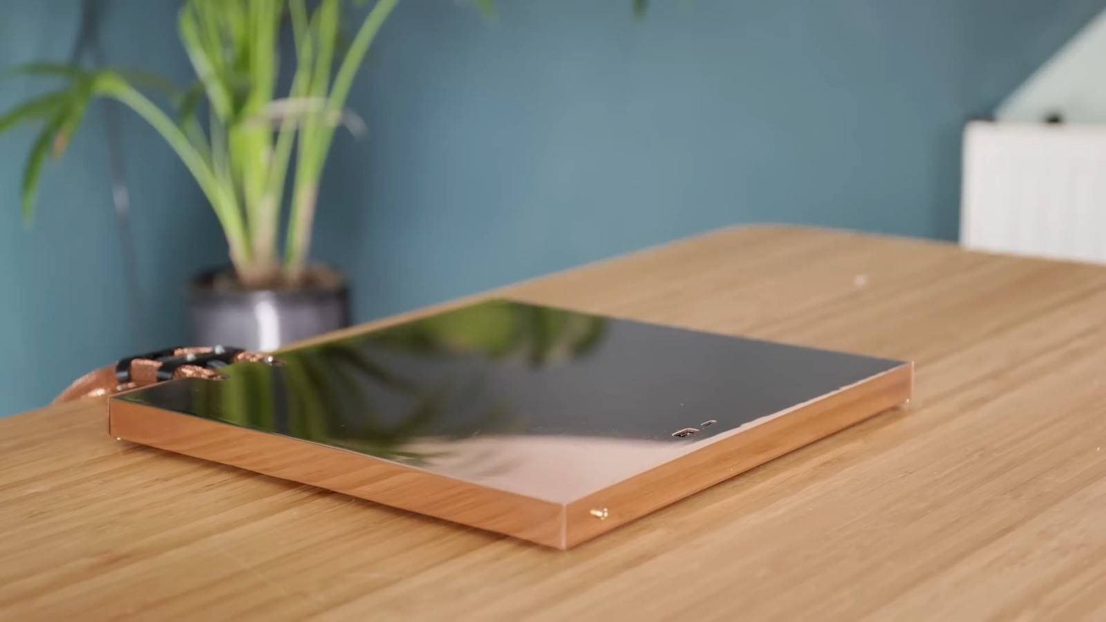 国外YouTuber成功打造PS5 Slim 厚不到2厘米