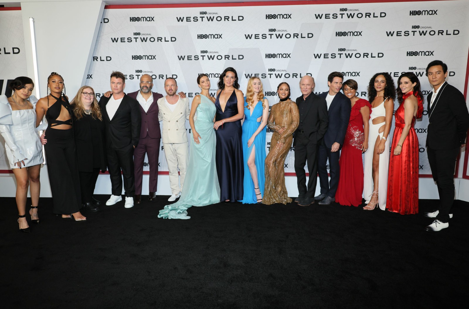 《西部世界》第四季首映礼 吴彦祖一家三口亮相