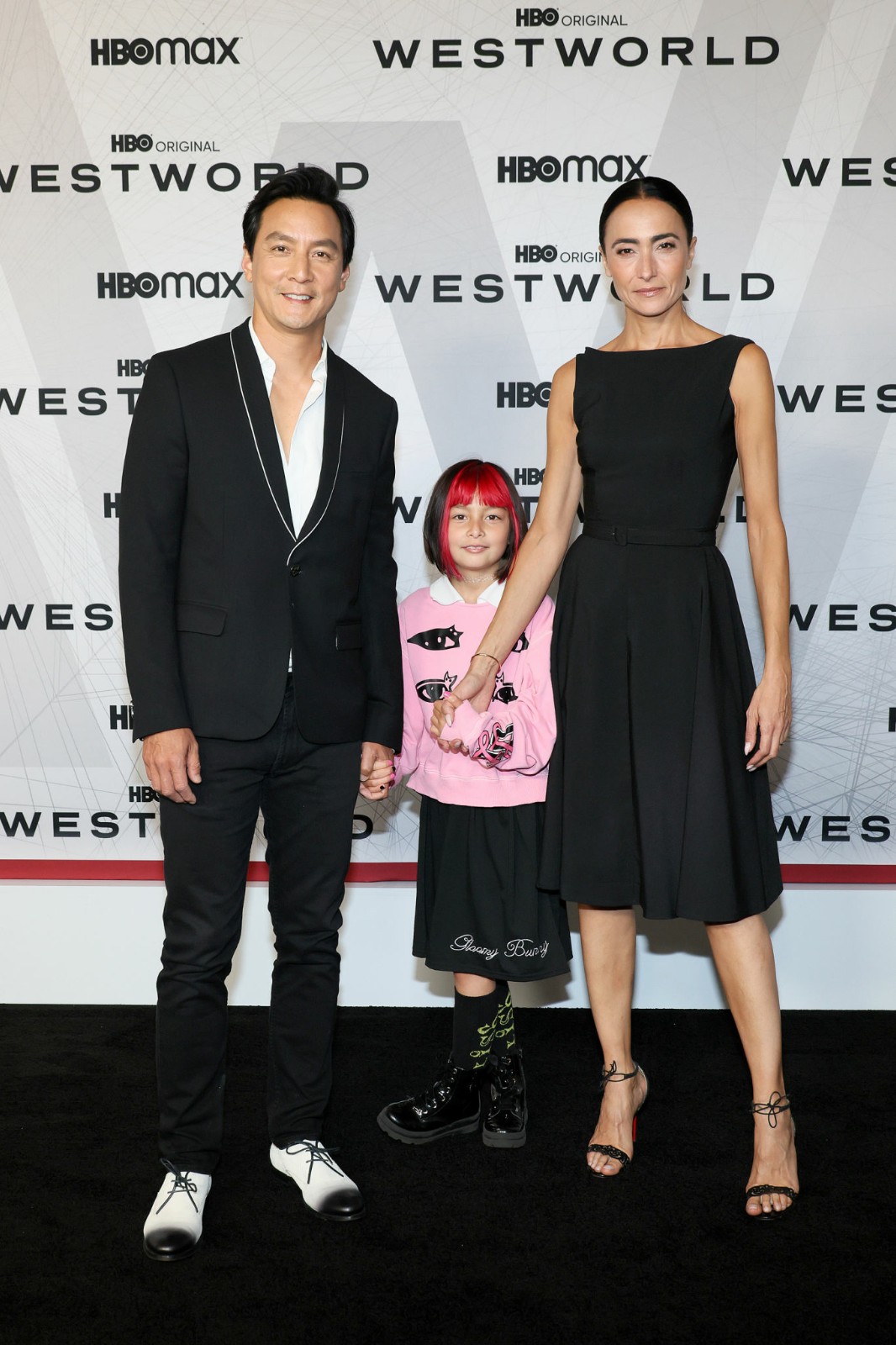 《西部世界》第四季首映礼 吴彦祖一家三口亮相