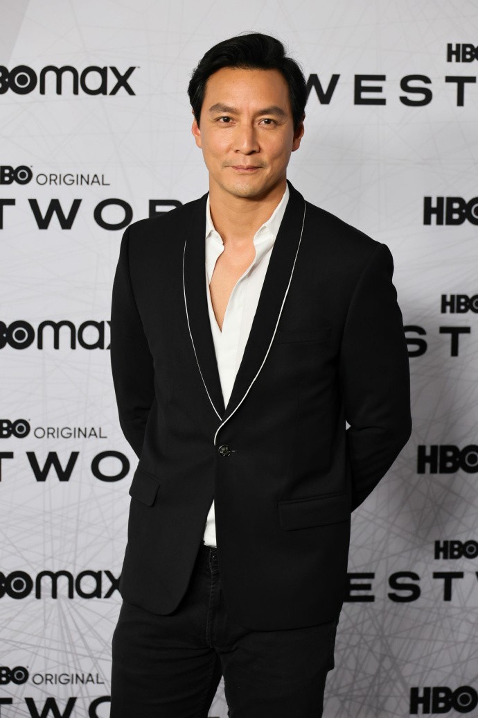 《西部世界》第四季首映礼 吴彦祖一家三口亮相