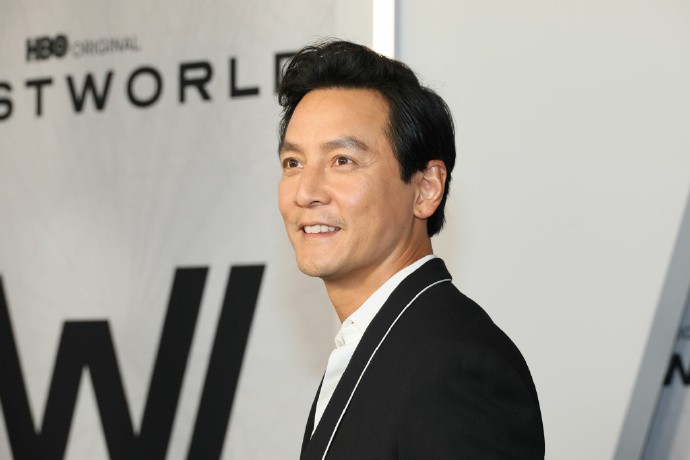 《西部世界》第四季首映礼 吴彦祖一家三口亮相