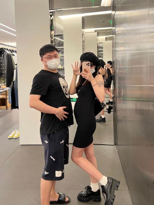 电竞选手UZI简自豪官宣结婚 女方晒照透露已怀孕