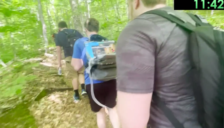 一心二用不含糊 高玩挑战一边登山一边速通《茶杯头》