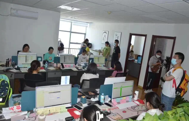 直播卖保健品骗老年人 嫌疑人落网卡里剩4000多万