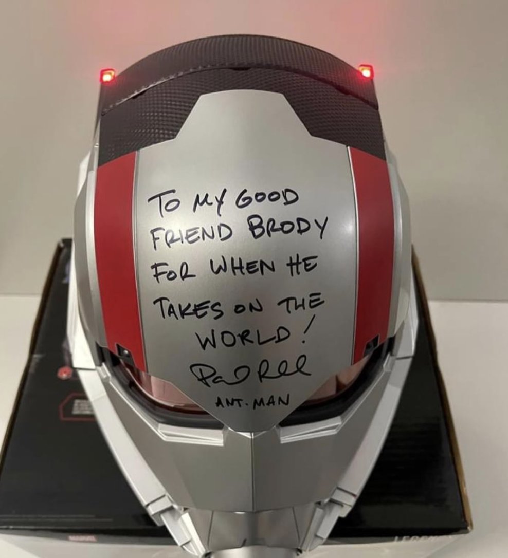 男孩遭校园暴力 蚁人男主赠签名头盔写信安慰