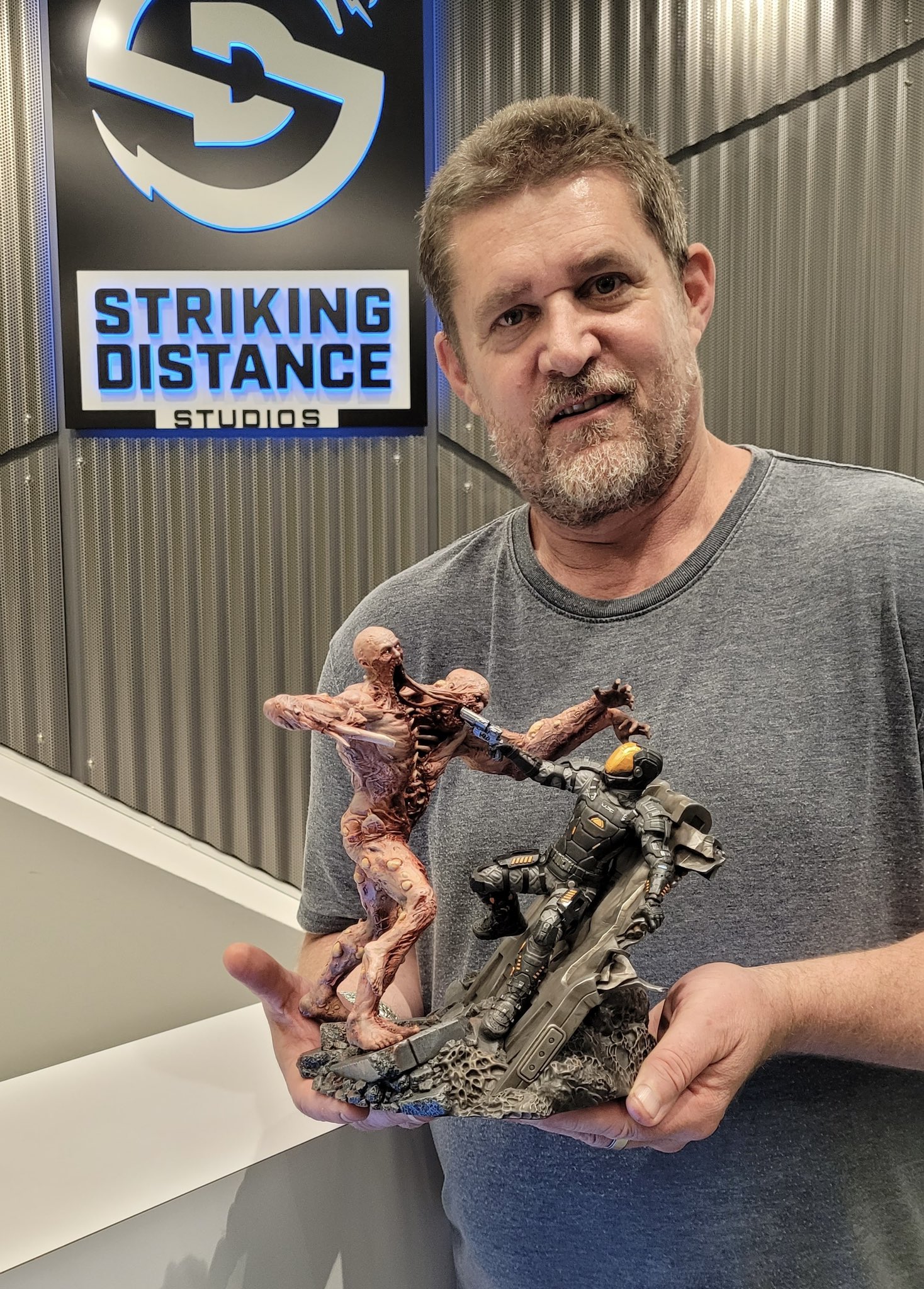 《木卫四协议》恐怖新截图 收藏版雕像实物图赏