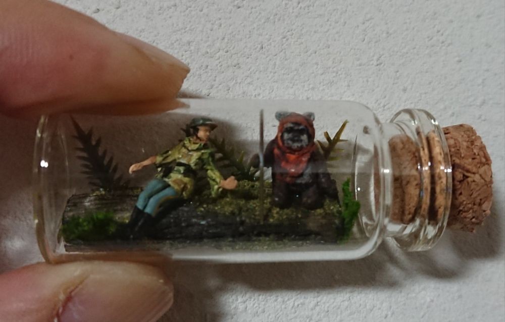 瓶中奇妙世界 《星球大战》粉丝打造精致瓶中情景模型