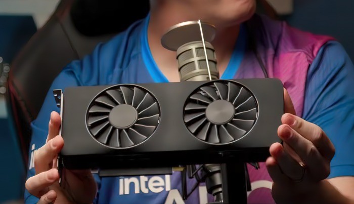 Intel展示旗舰显卡Arc A770限量版 满负温度70℃以下