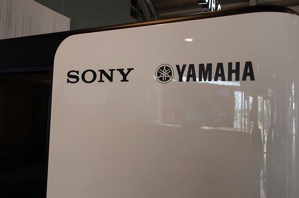 娱乐创意新玩法 索尼联合雅马哈推出移动虚拟真实体验车