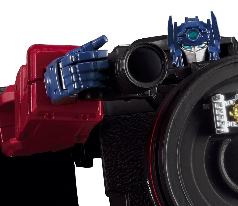 佳能联动《变形金刚》擎天柱版相机玩具霸气十足。