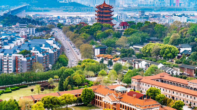 湖北43度高温刷新纪录:比吐鲁番还热。