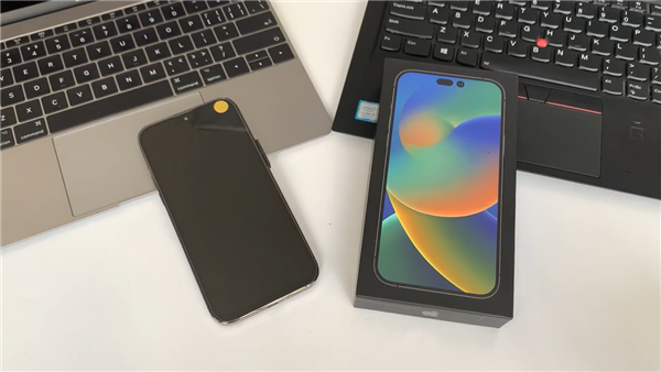 山寨版安卓iPhone14ProMax发布:感叹号屏不服。