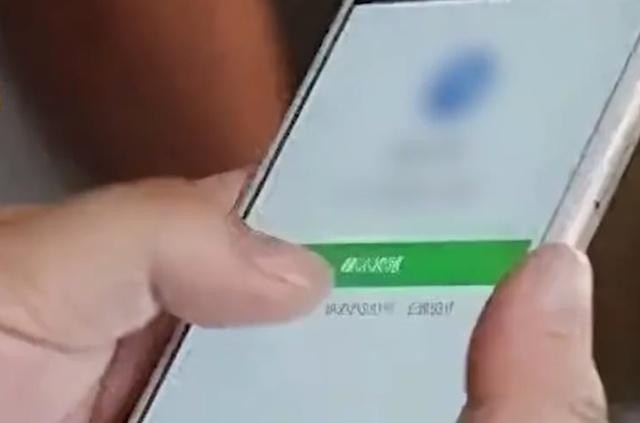 这位歌舞女郎骗子声称自己“复活成仙”，骗了486万男网友。