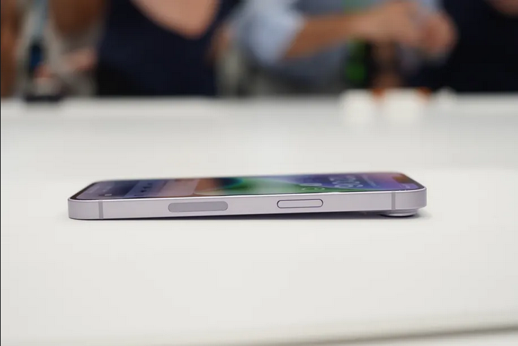 水货已死？美版iPhone14没有实体SIM卡槽。