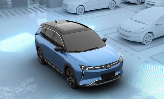 新能源公司威马汽车2021年亏损82亿，创始人兼总裁年薪12.6亿。