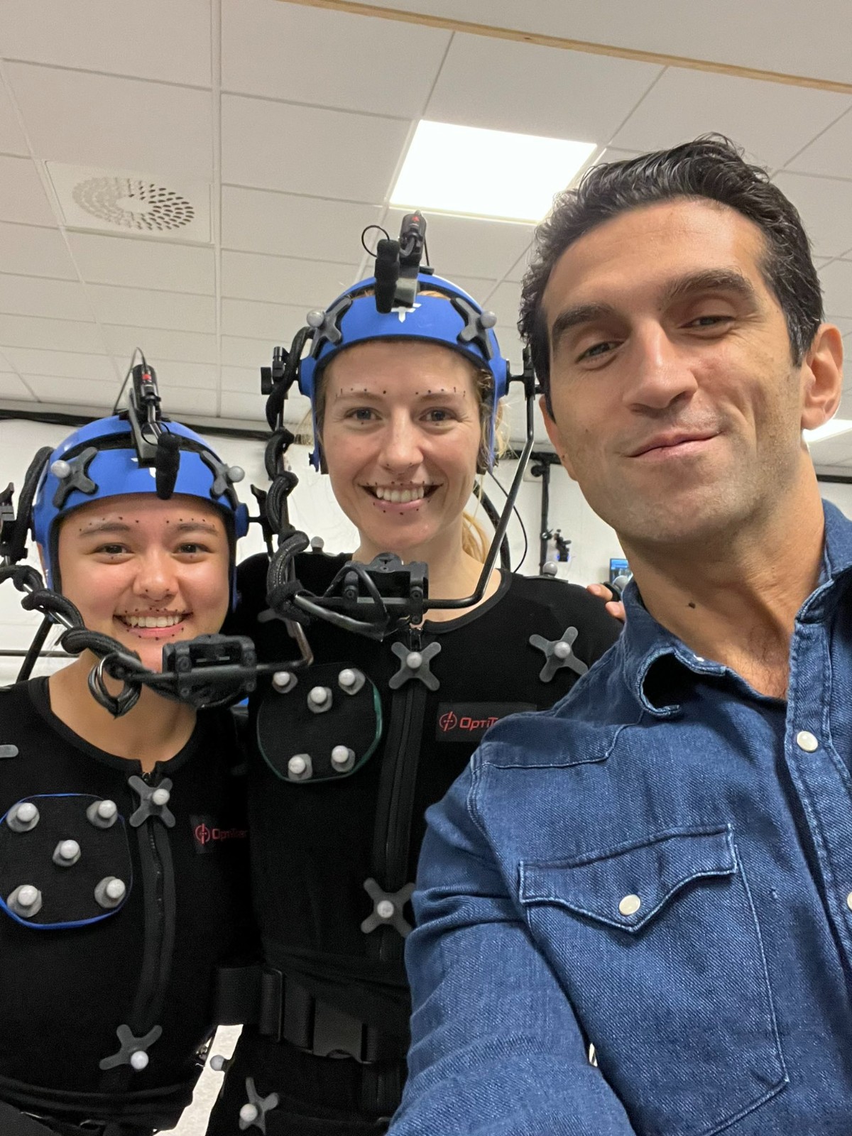 《双人成行》开发商新游戏疑似使用双胞胎姐妹。