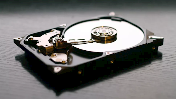 股票已经爆了！疯狂的SSD降价挡不住美光和凯夏开始减产。