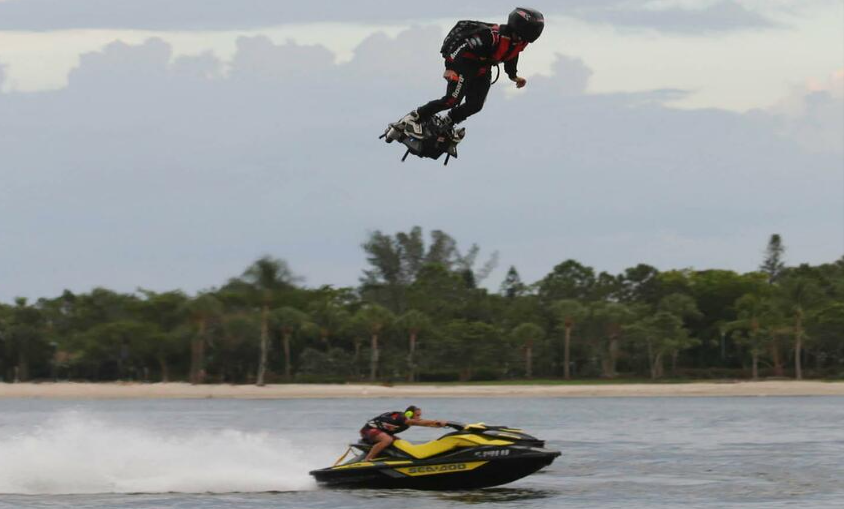 单人脚踏飞机太酷了，最终售价近30万欧元。